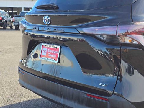 Certified 2025 Toyota Sienna LE image 16