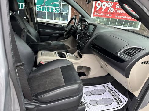 Used 2020 Dodge Grand Caravan SXT FWD image 10