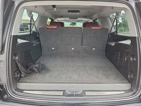 Used 2019 Chevrolet Suburban Premier w/ Premier Plus Edition RWD image 16
