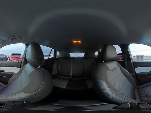 Used 2025 Chevrolet Trax LT image 40