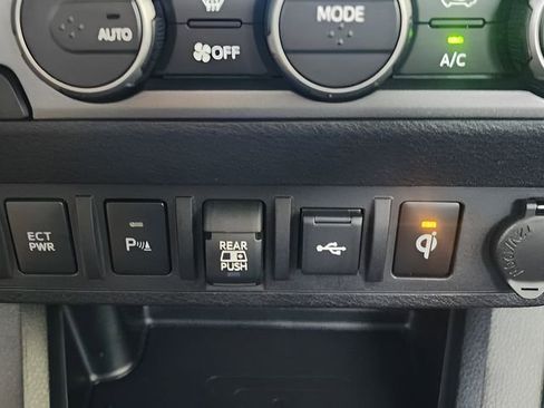 Used 2022 Toyota Tacoma TRD Sport w/ TRD Premium Sport Package RWD image 32