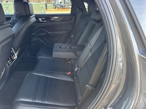 Used 2021 Porsche Cayenne Base image 15