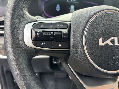Used 2025 Kia Sportage LX image 18
