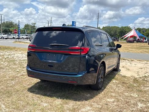 Used 2022 Chrysler Pacifica Touring-L w/ S Appearance Package FWD image 7