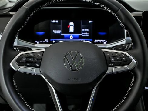 Used 2025 Volkswagen Taos SE w/ Panoramic Sunroof Package image 19