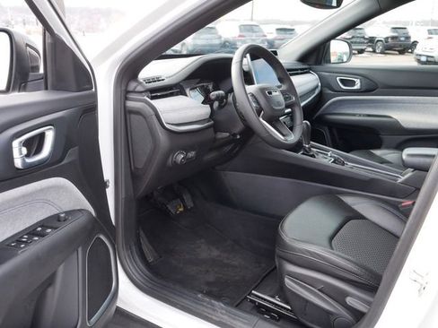 Used 2024 Jeep Compass Latitude image 12