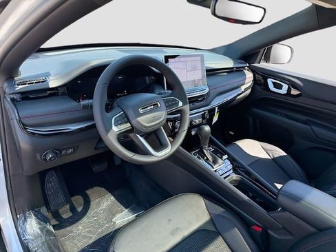 New 2026 Jeep Compass Trailhawk w/ Sun, Sound & Navigation Group AWD/4WD image 10