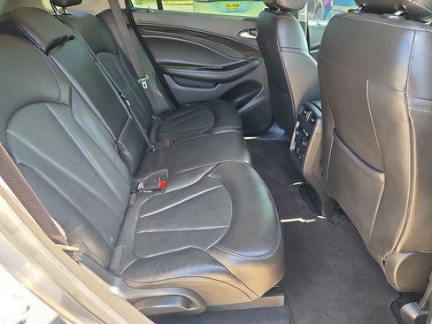 Used 2020 Buick Envision Essence image 27