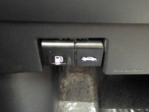 Used 2025 Nissan Versa S FWD image 30