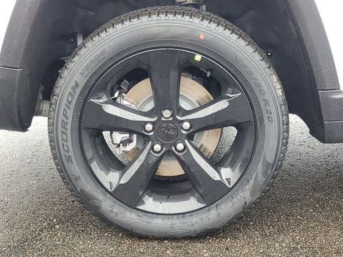 New 2025 Jeep Grand Cherokee L Limited image 6