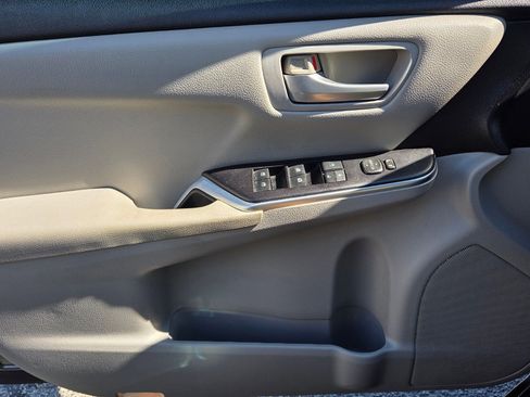 Used 2016 Toyota Camry SE image 29