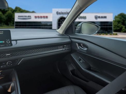 Used 2025 Honda Accord SE image 32