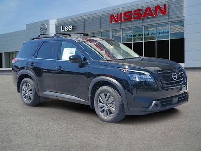 New 2025 Nissan Pathfinder SV w/ Black Appearance Package