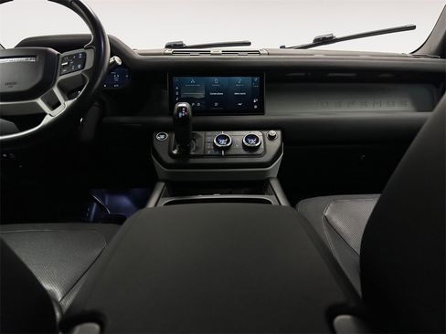 Used 2020 Land Rover Defender 110 SE image 11