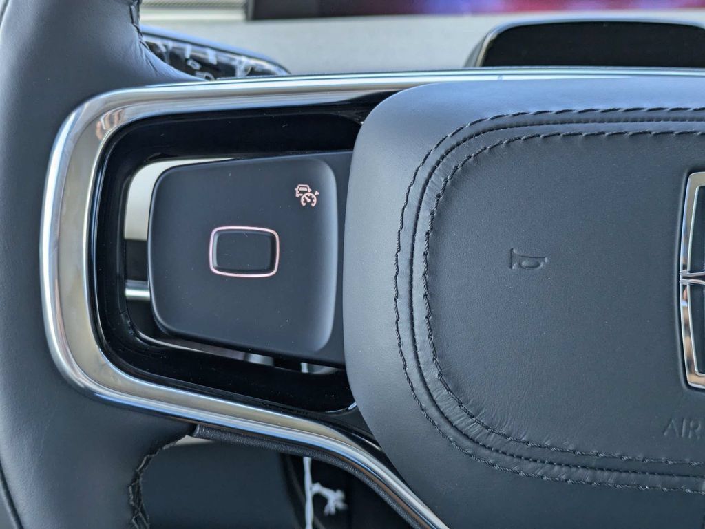 New 2027 Lincoln Navigator Premiere RWD image 27