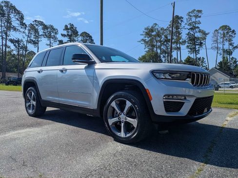 Used 2024 Jeep Grand Cherokee Limited 4xe w/ Luxury Tech Group II AWD/4WD image 2