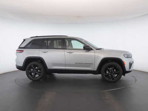 New 2026 Jeep Grand Cherokee Limited w/ Limited Altitude Package image 20