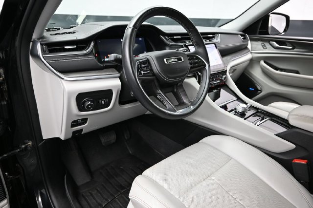 Used 2022 Jeep Grand Cherokee L Overland w/ Luxury Tech Group IV AWD/4WD image 22