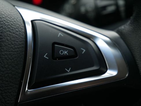 Used 2019 Ford Edge SEL w/ Equipment Group 201A FWD image 18