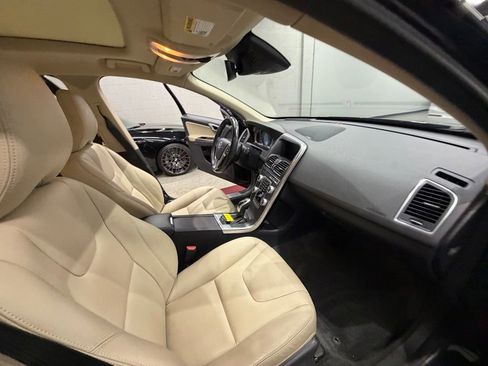 Used 2016 Volvo XC60 T6 Platinum w/ Climate Package AWD/4WD image 34