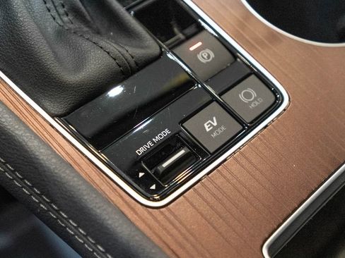 Certified 2024 Toyota Sienna XLE FWD image 26