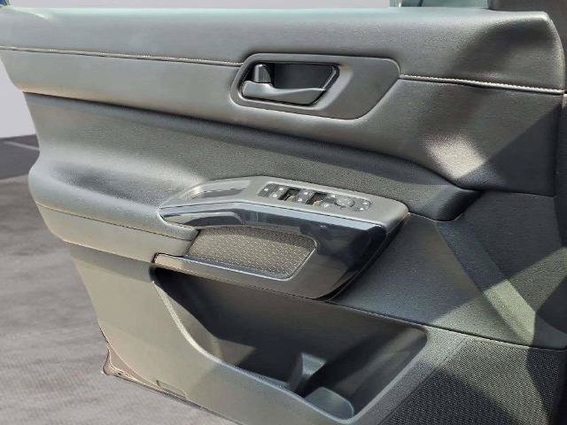 Certified 2024 Nissan Pathfinder SV FWD image 18