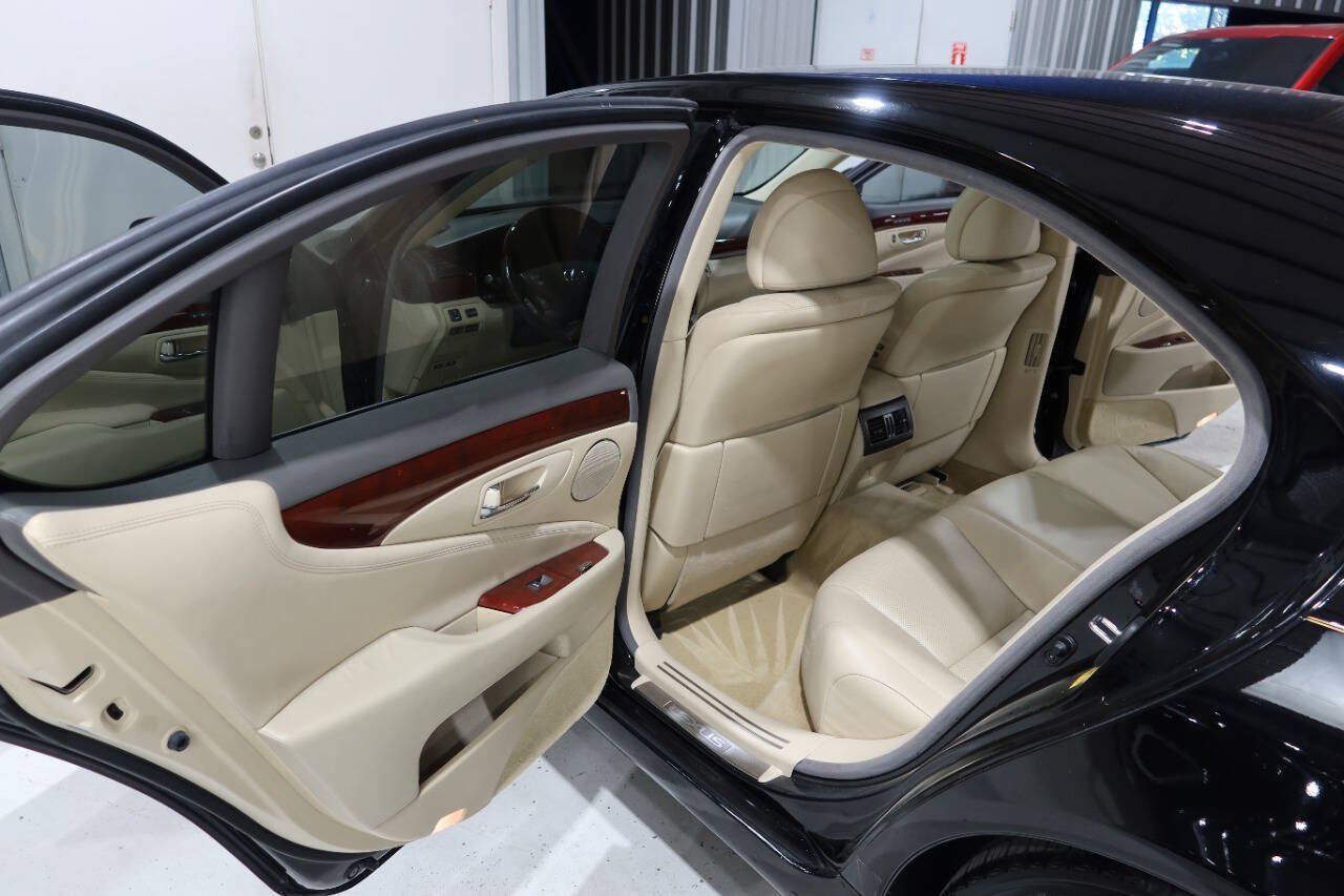 Used 2012 Lexus LS 460 w/ Comfort Pkg RWD image 16