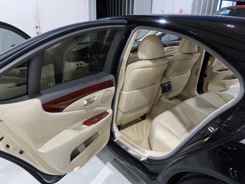 Used 2012 Lexus LS 460 w/ Comfort Pkg RWD image 16