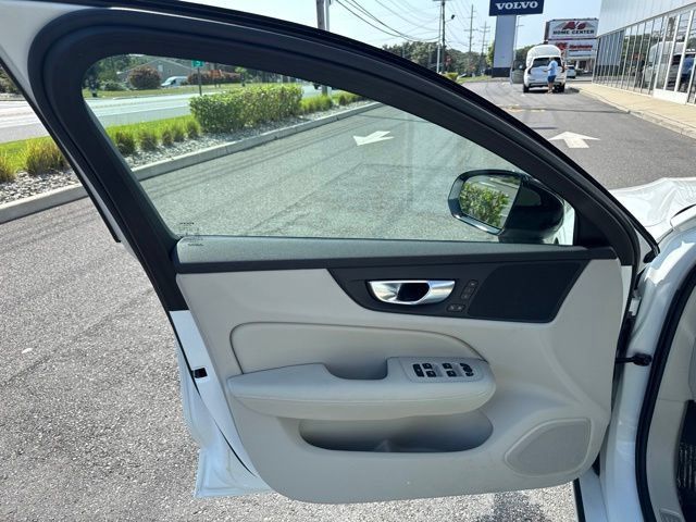 Used 2025 Volvo S60 B5 Core AWD/4WD image 19