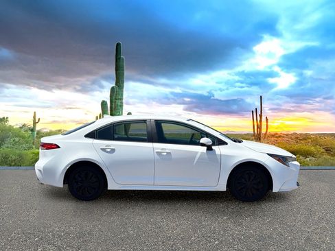 Used 2025 Toyota Corolla LE FWD image 6