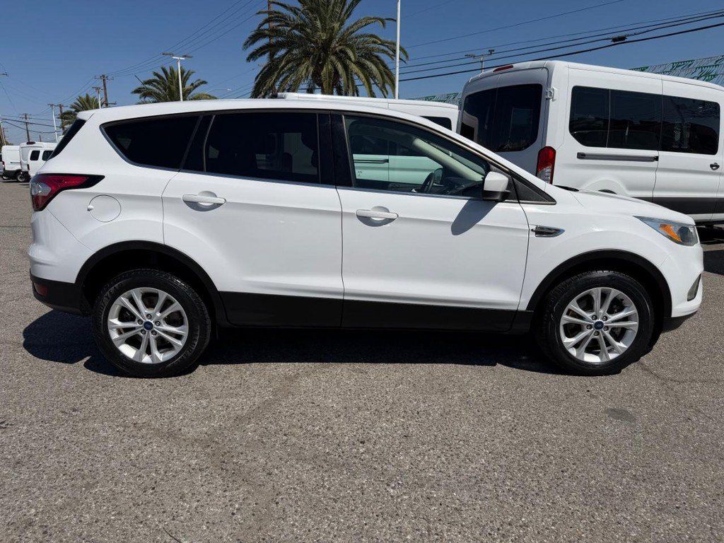 Used 2017 Ford Escape SE AWD/4WD image 4