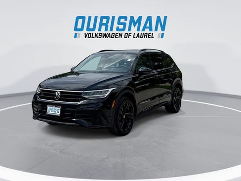 Used 2024 Volkswagen Tiguan SE R-Line AWD/4WD image 4