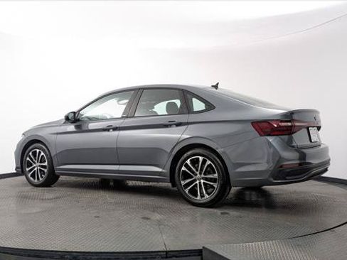 Used 2025 Volkswagen Jetta Sport FWD image 4