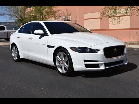 Used 2019 Jaguar XE Premium RWD image 2