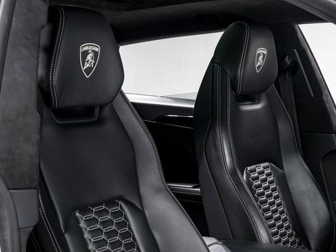 Used 2021 Lamborghini Urus image 42