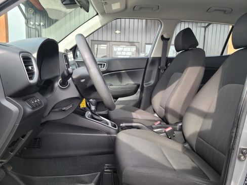 Used 2020 Hyundai Venue SE image 13
