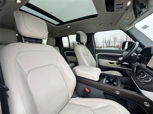Used 2023 Land Rover Defender 130 First Edition image 34