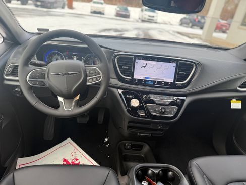 New 2026 Chrysler Pacifica Select FWD image 13