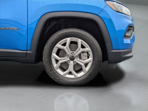 Used 2025 Jeep Compass Latitude AWD/4WD image 50
