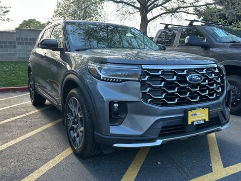 Used 2025 Ford Explorer Platinum w/ Ultimate Package AWD/4WD image 3