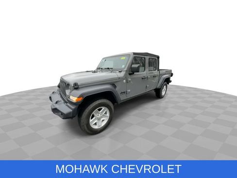 Used 2020 Jeep Gladiator Sport w/ Quick Order Package 24S AWD/4WD image 4