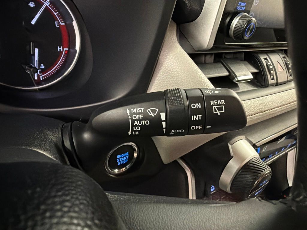 Used 2019 Toyota RAV4 Limited w/ Cold Weather Package AWD/4WD image 23