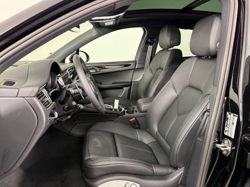 Certified 2026 Porsche Macan AWD/4WD image 5