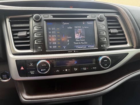 Used 2015 Toyota Highlander Limited Platinum AWD/4WD image 10