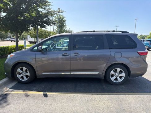 Used 2015 Toyota Sienna LE FWD image 1