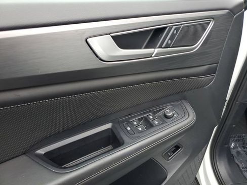 Used 2025 Volkswagen Atlas Cross Sport SE image 11