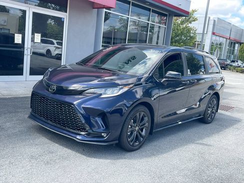 Used 2026 Toyota Sienna XSE FWD image 13