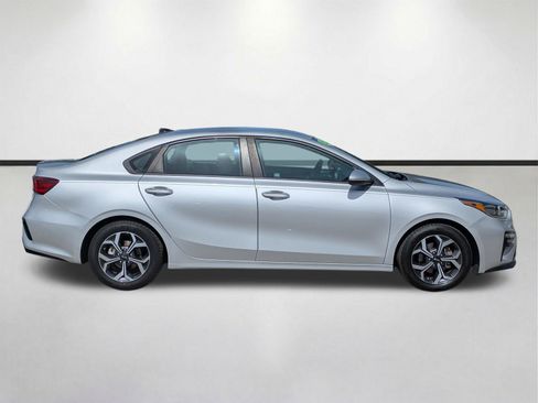 Used 2020 Kia Forte LXS FWD image 4