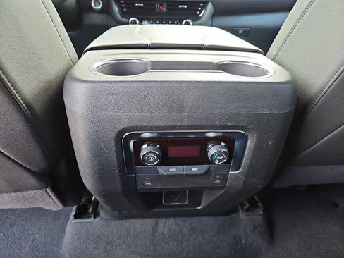 Used 2025 Chevrolet Suburban Z71 AWD/4WD image 22