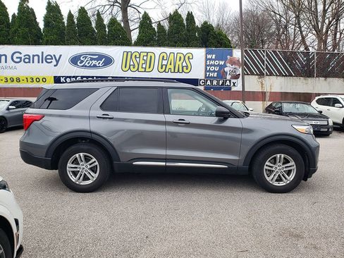 Used 2024 Ford Explorer XLT w/ Equipment Group 202A image 3